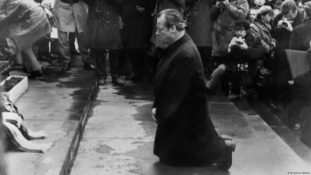 Вилли Брандт на коленях в Варшаве, 1970 год