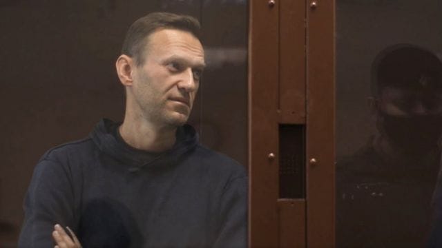 Навальному на три месяца продлили учет как склонному к экстремизму