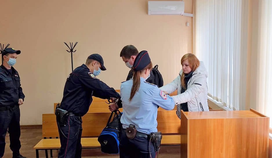 Челябинских анархистов приговорили к 1 году 9 месяцам колонии за баннер «ФСБ — главный террорист»