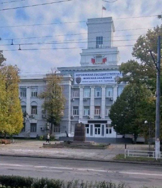 В Херсоне пропали памятники Суворову и Ушакову. Местные предполагают, что российские военные забрали их при эвакуации