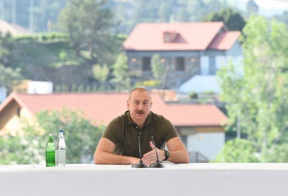 Алиев пригрозил войной Нагорному Карабаху. Он потребовал от президента непризнанной республики сдаться властям Азербайджана — Haqqin.az