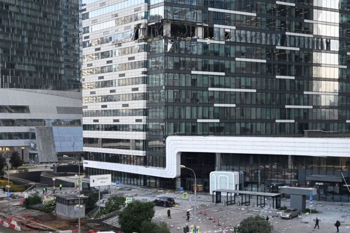 Здания Москва-Сити атаковали беспилотники. Там расположены офисы российских министерств