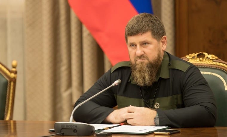 Кадыров потребовал кровной мести в случае убийства представителя власти. Если преступника не найдут, силовики должны убить его родственника