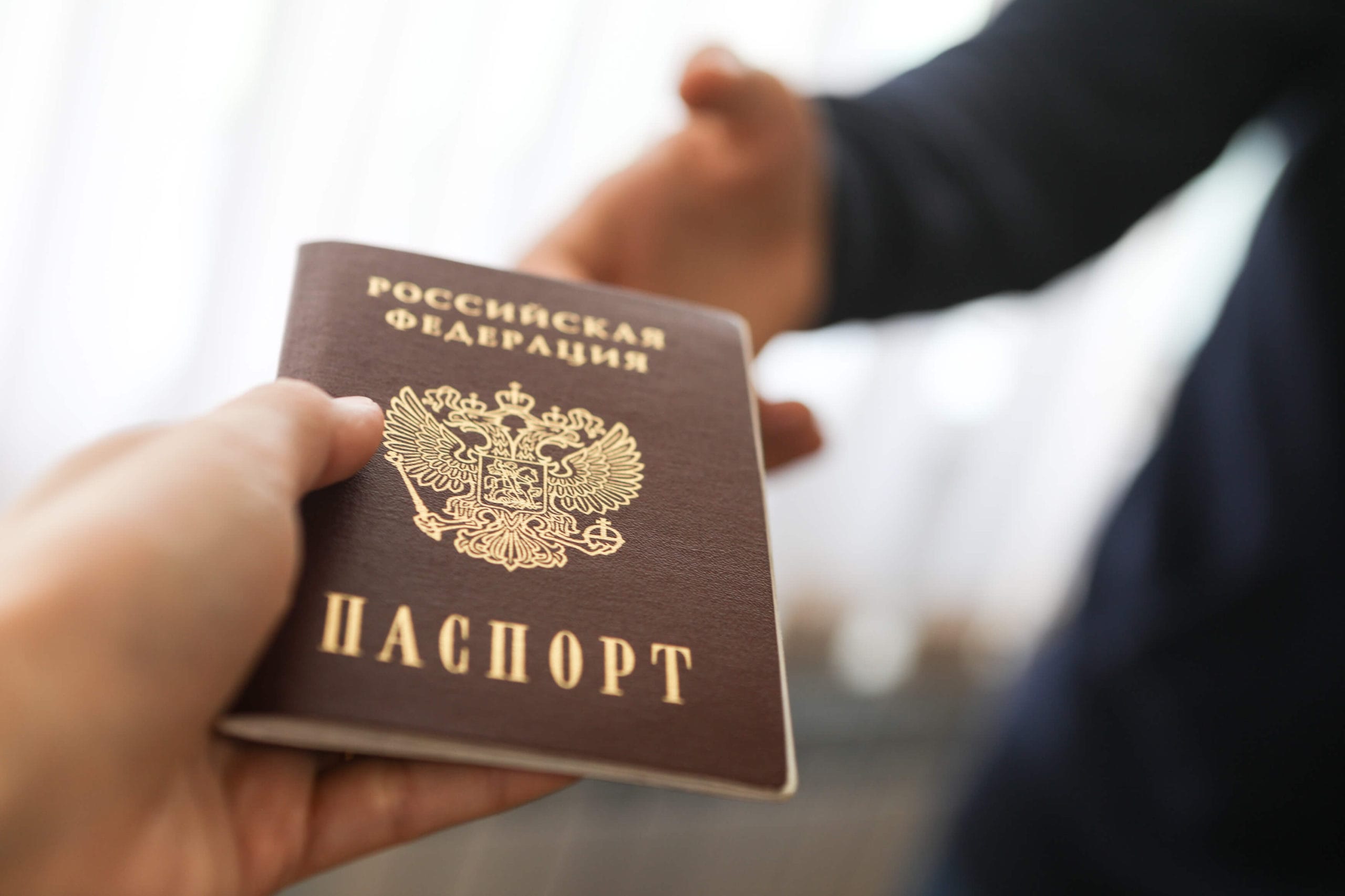 В Думу внесли проект закона о повышении возраста призыва для получивших российский паспорт до 50 лет. Володин назвал его непроработанным