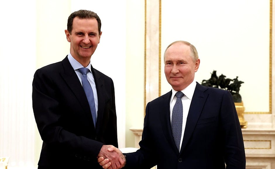 У России нет плана по спасению Башара Асада, пока его армия покидает свои позиции — Bloomberg