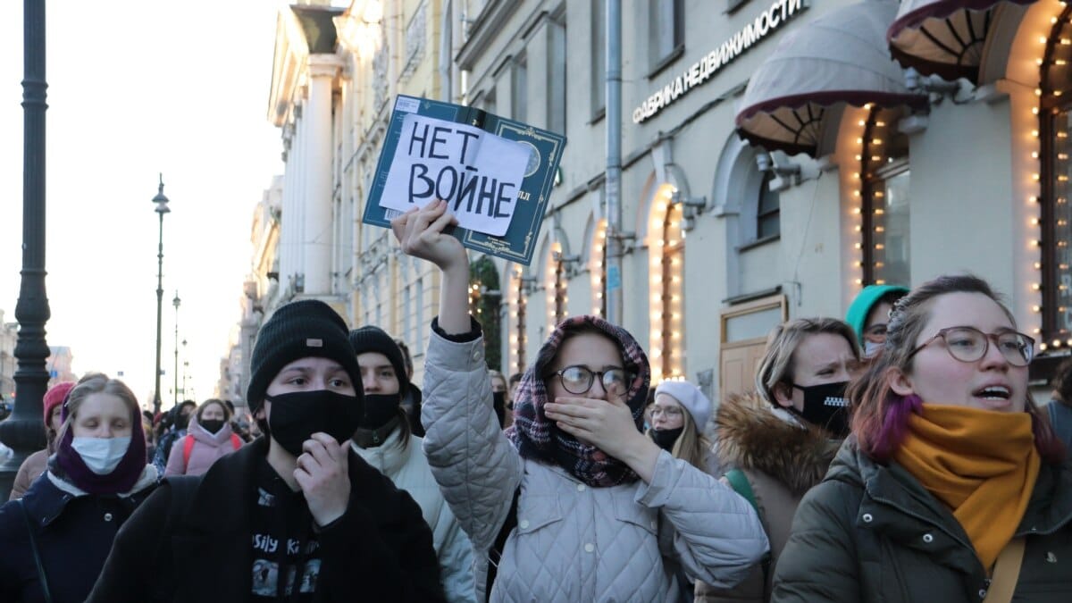 «Меня сдали мои же одногруппники». Как российские вузы борются с политическими и антивоенными активистами