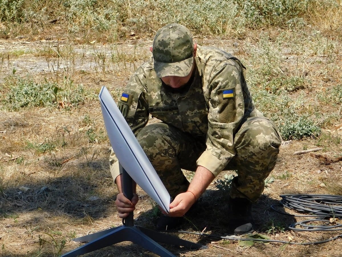 Reuters: США пригрозили Украине отключением доступа к Starlink, если Киев не согласится на сделку по ископаемым