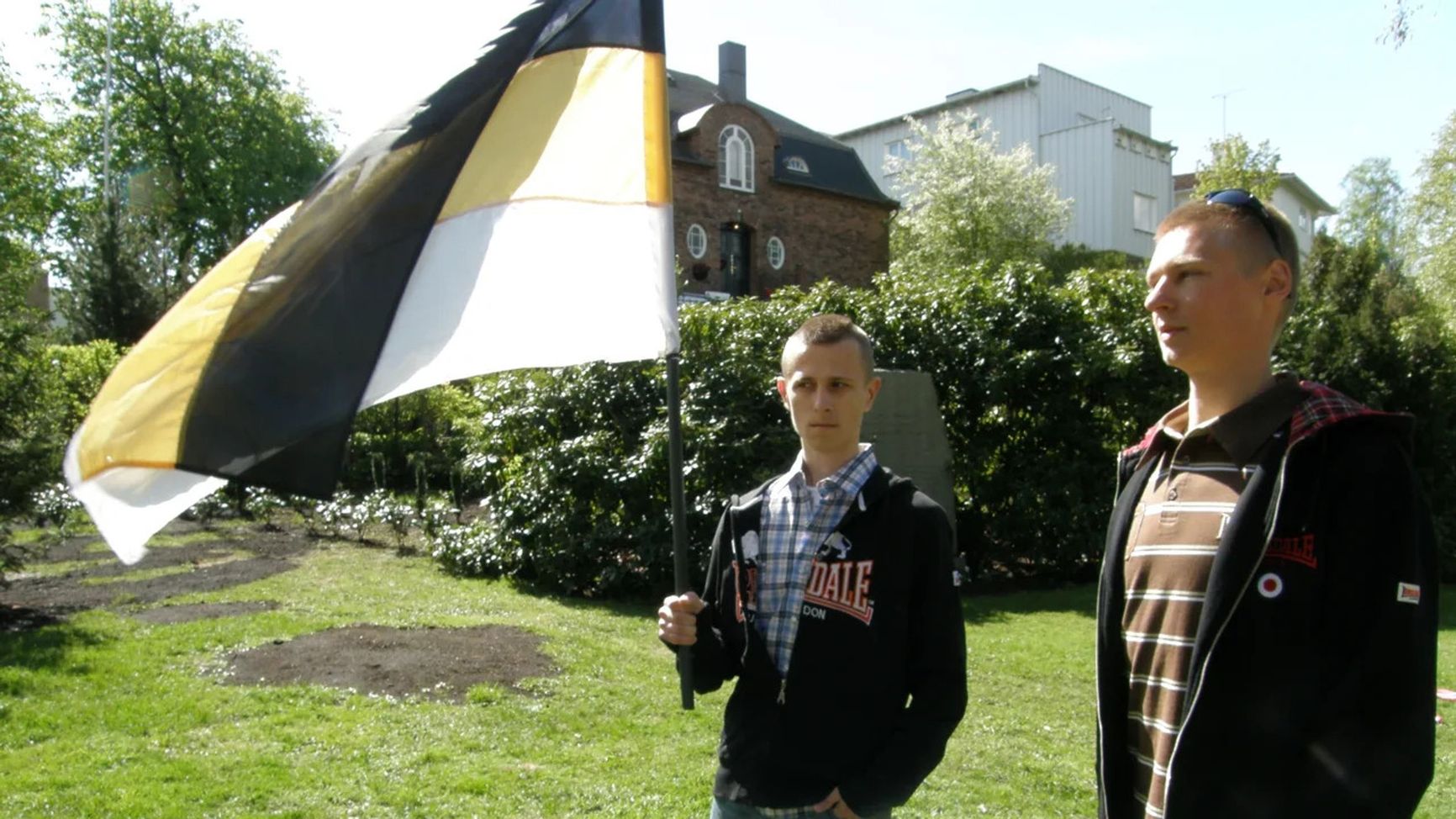 Yan Petrovsky (on the right) and his fellow extremist Oleg Neganov (on the left) in Vestre Gravlunde, Oslo